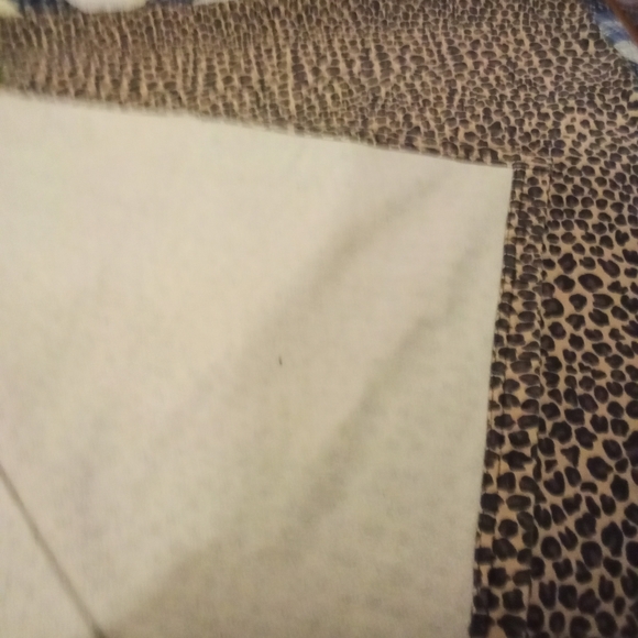 Leopard print fleece throw - Picture 2 of 2